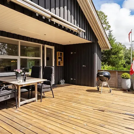 Semesterbostad Snioulf - 1km From The Sea By Interhome